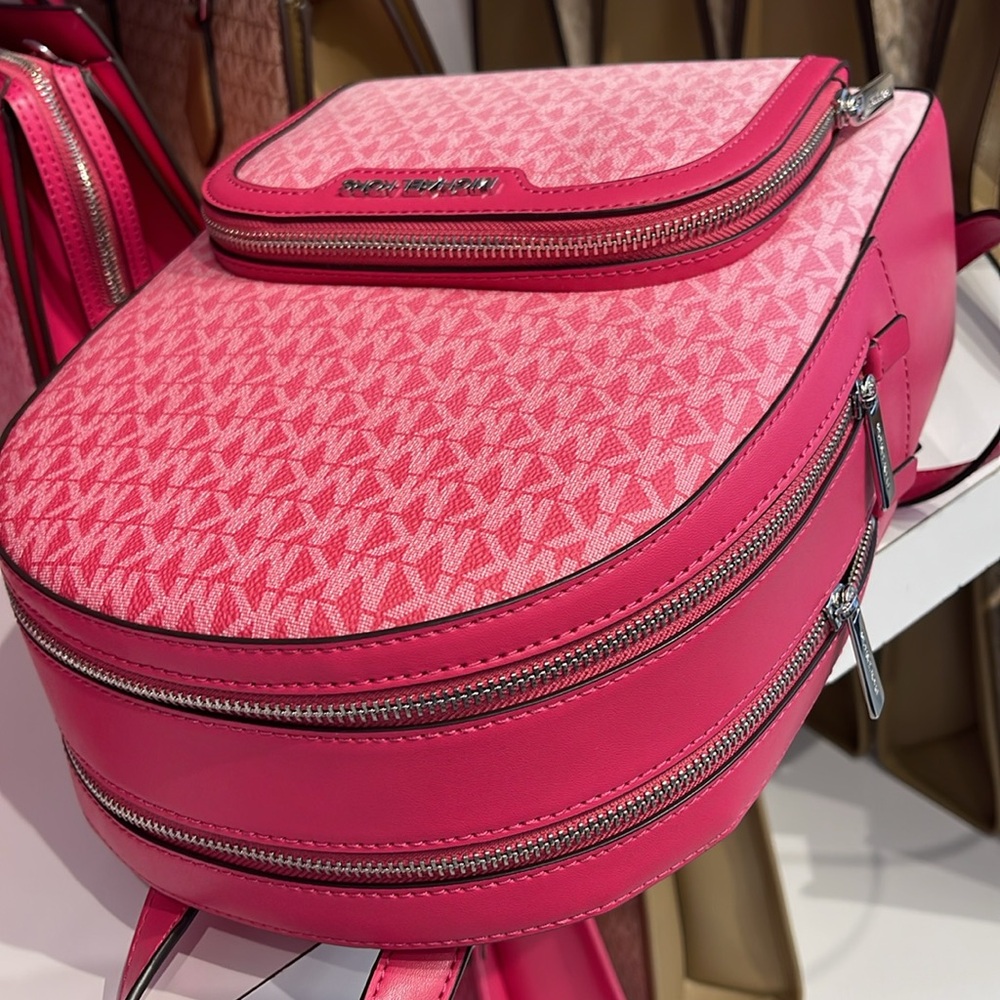 Michael Kors Jaycee Medium Ombré Signature Logo Backpack
Dragonfruit
NWT - Picture 8 of 13
